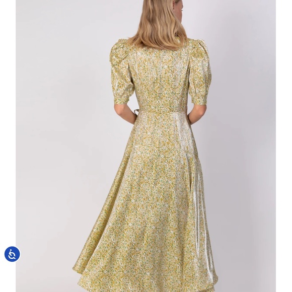 Feminine and elegant - Picture 3 of 3